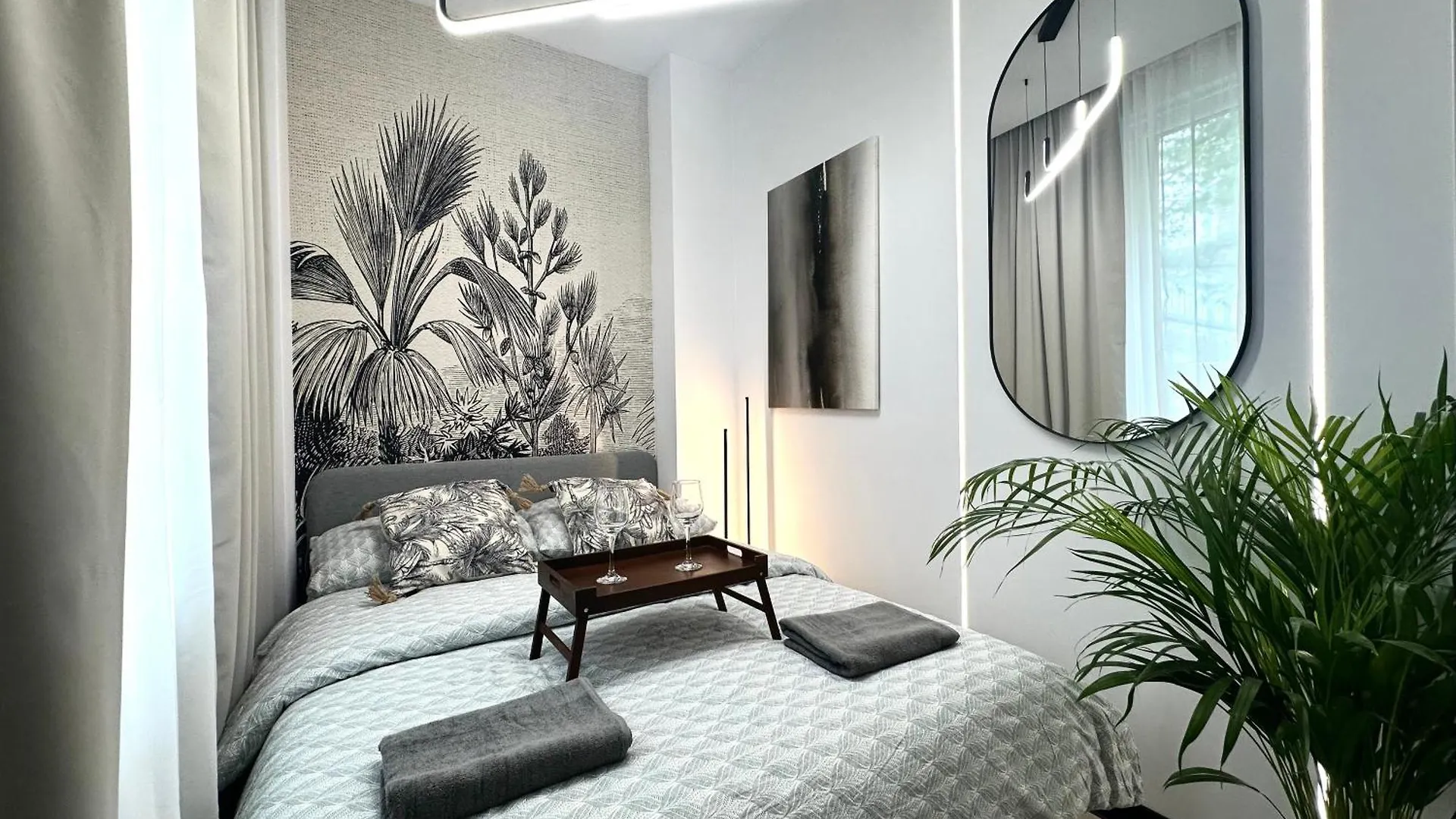 Szewska Apartment ~ 200M Main Square ~ Self Check-In 20H Wroclaw